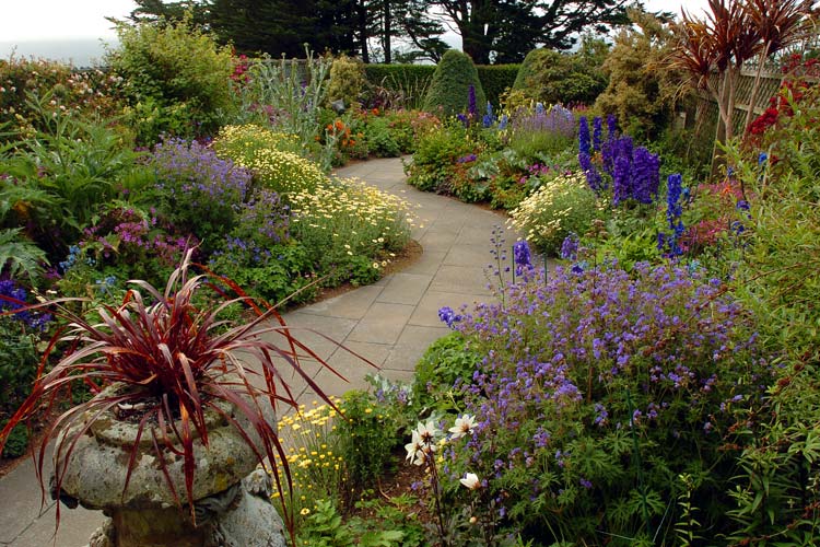 Larnach-Castle-Serpentine-Walk.jpg